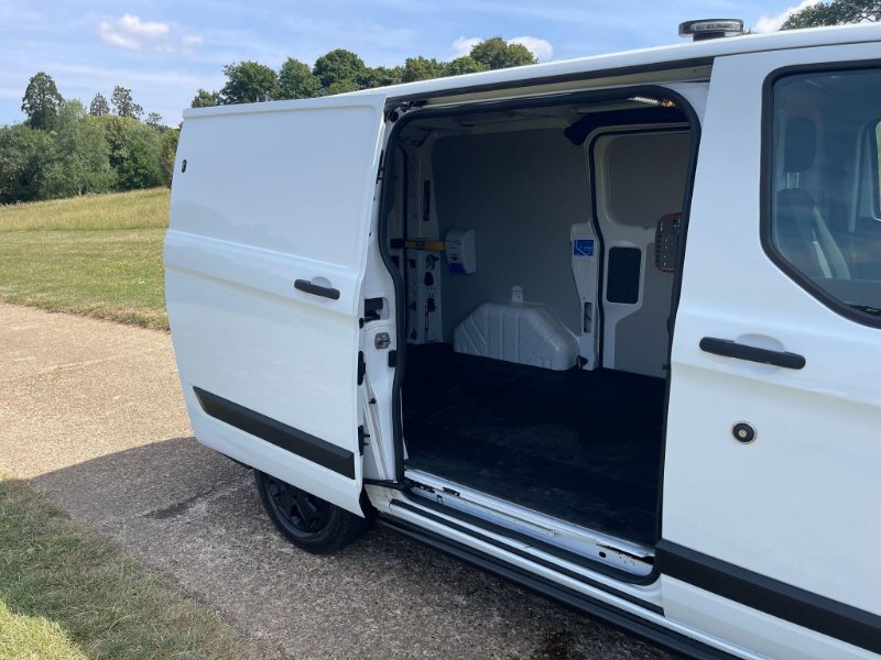 FORD TRANSIT CUSTOM 17,995 NO VAT MONTHLY FROM 359...